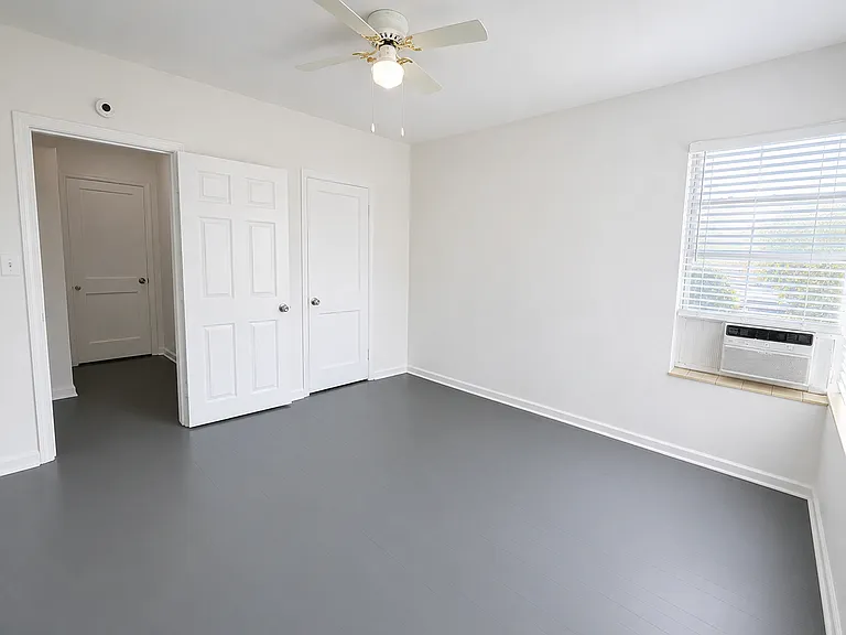 306-314 N Lakeside Ct — Photo 20