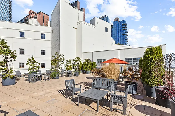 Rented by Nest Seekers International | media 31