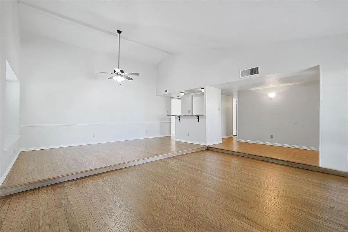 4 bed, 2.0 bath, 2028 sqft, $2,700 — Photo 4