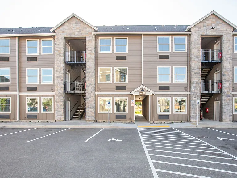 Q1 Apartments — Photo 37