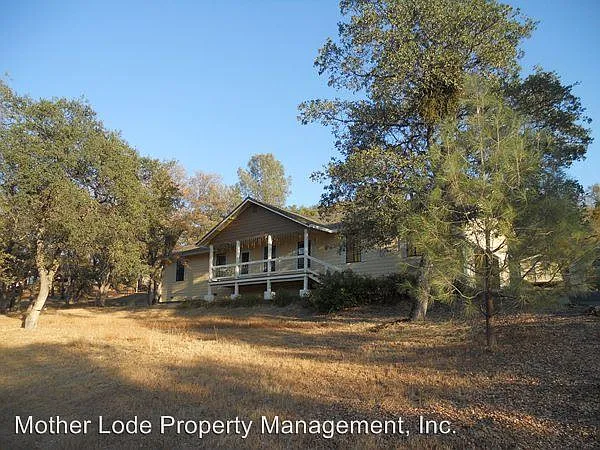 2028 Basket Ln photo 1