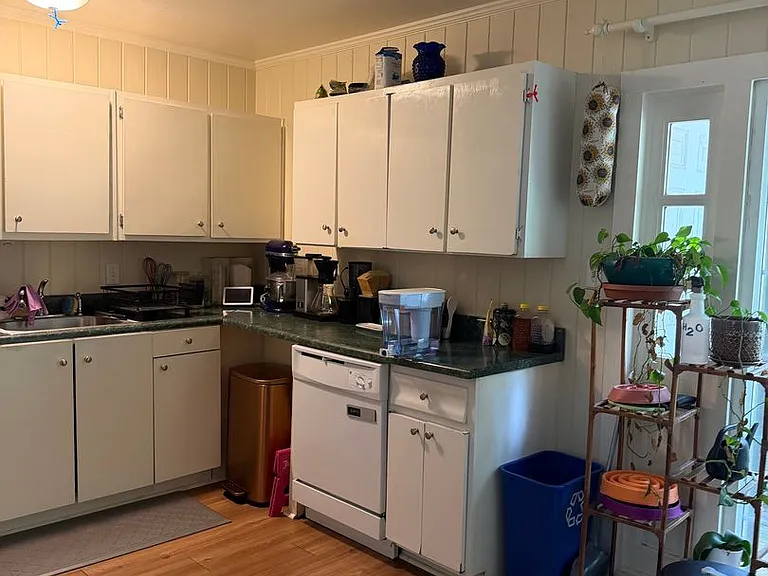 1924 S Meridian St — Photo 11