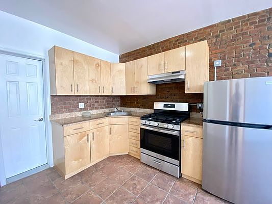 4th image of 297 Pleasant Ave #5C