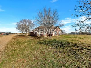 975 Walnut Creek Dr, Springtown, TX 76082