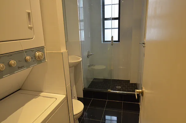 Rented by CITY SKYLINE REALTY INC | media 8