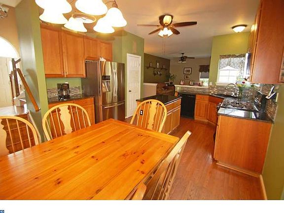 3rd image of 144 Lakeside Dr