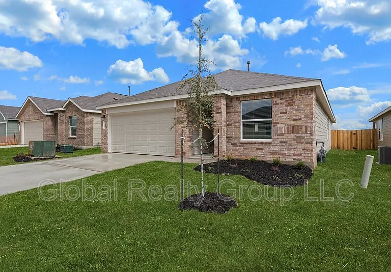 9105 Navarro Vis — Photo 1