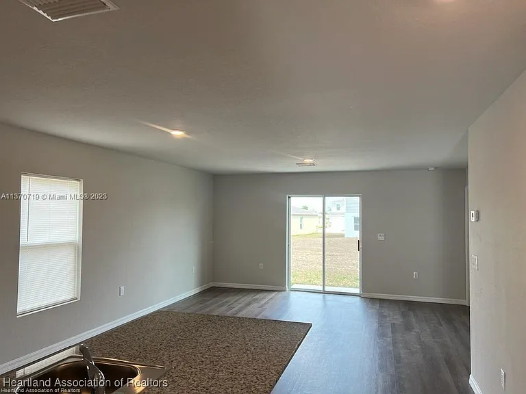 1452 Stone Ridge Cir — Photo 3