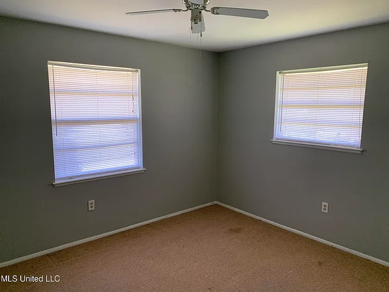 2504 Middlecoff Dr — Photo 9
