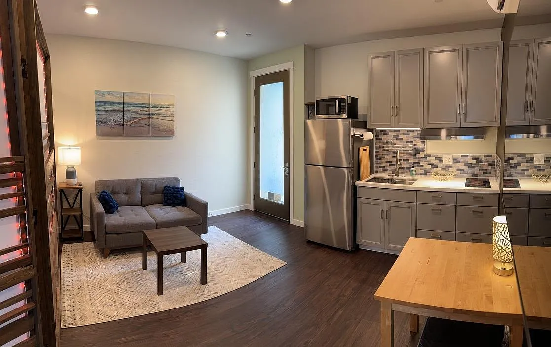 Studio, 350 sqft, $2,000 — Photo 4