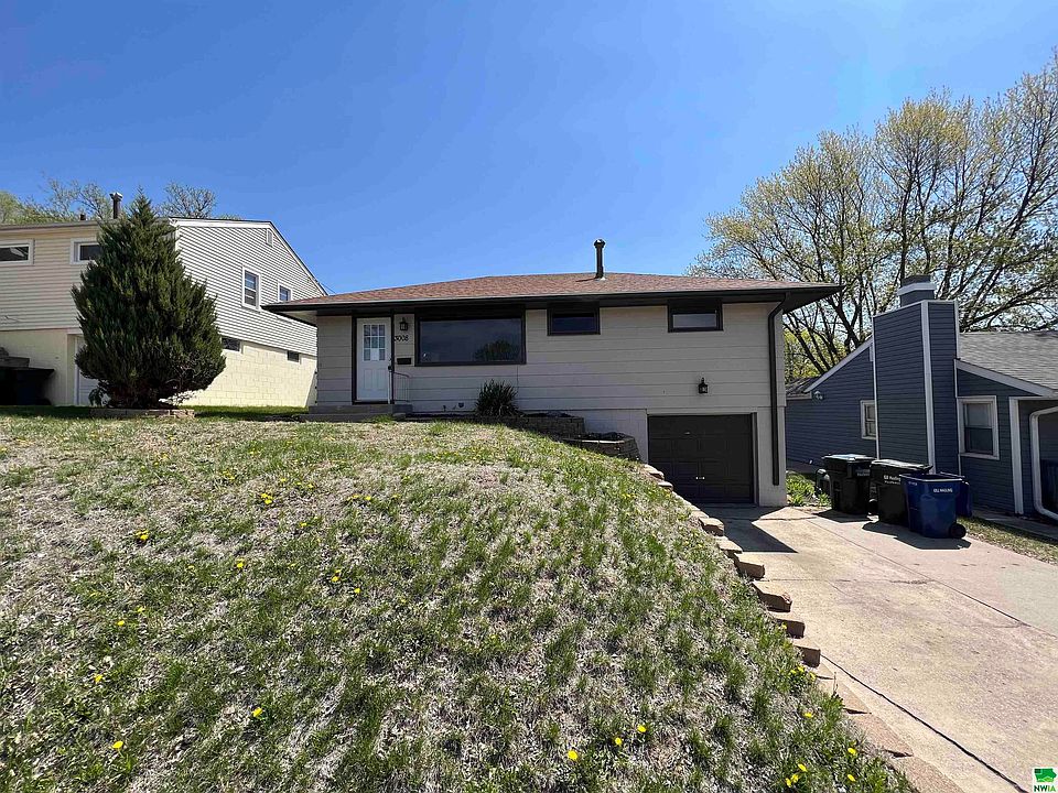 1st image of 3008 S Cornelia St