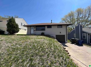 3008 S Cornelia St, Sioux City, IA 51106