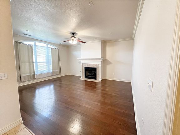 3rd image of 4013 N Meadow View Dr