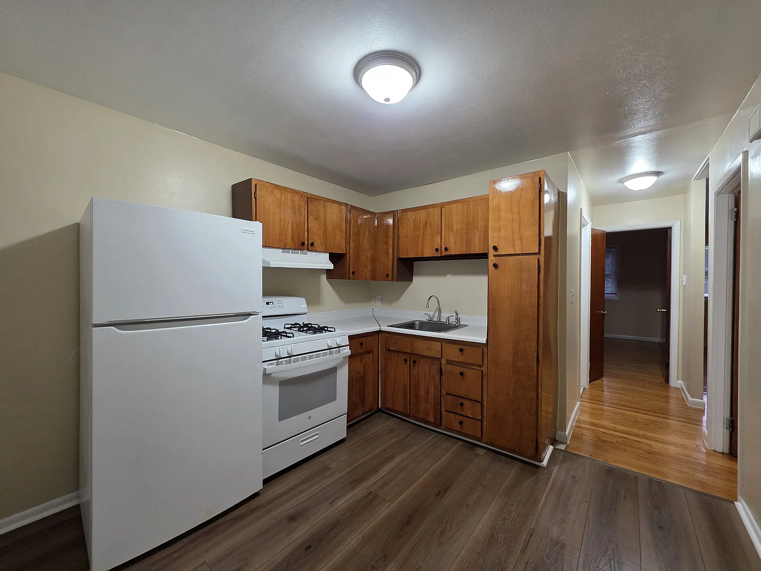 223 Fairfield St — Photo 4