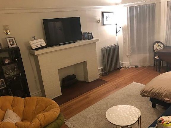 3rd image of 833-35 W Leland Ave #835-1F
