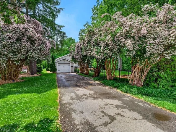 52 Orchard Dr, Hamilton, ON L9G 1Z7