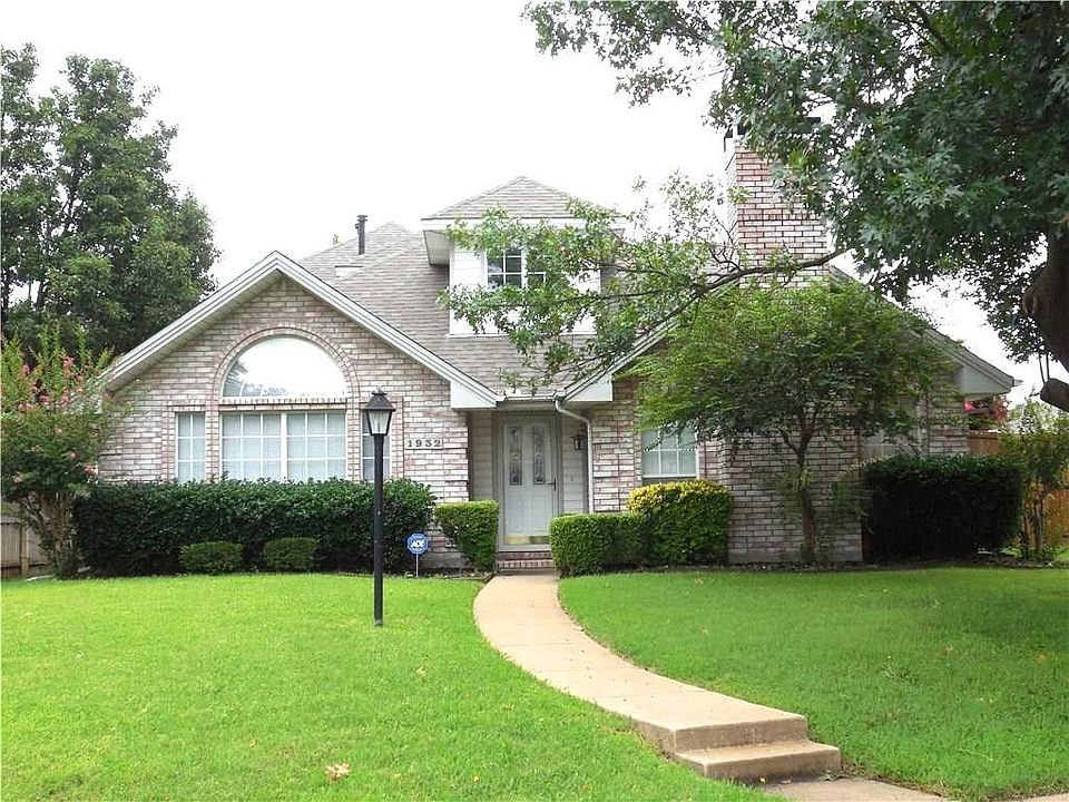 1st image of 1932 Smith Dr
