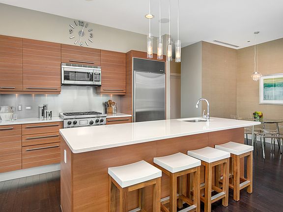 4th image of 110 W Superior St #1902