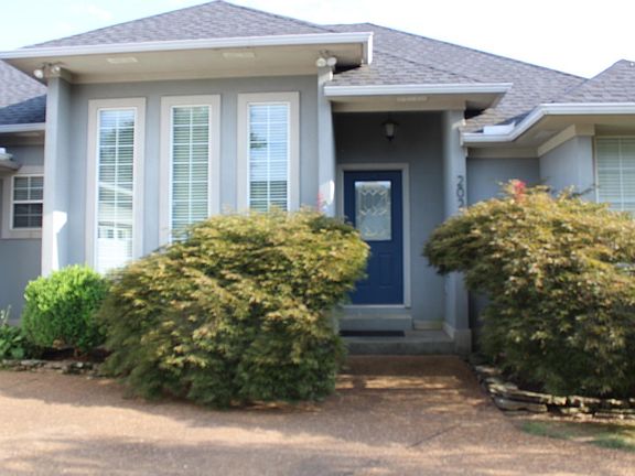 3rd image of 202 Hermitage Dr