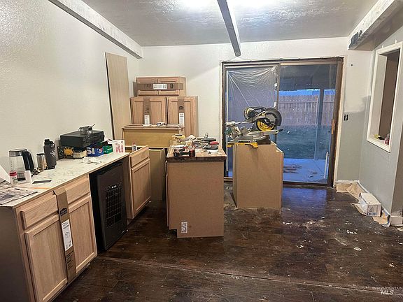 2nd image of 119 E Spruce St