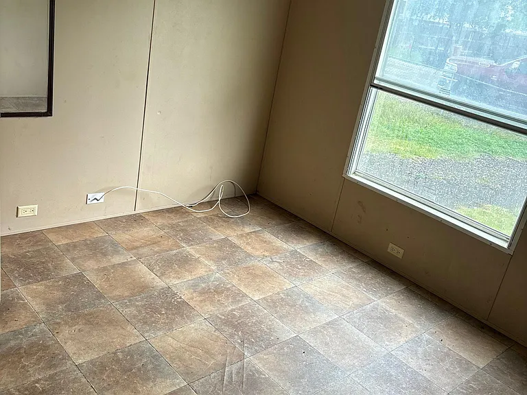 407 E Main St — Photo 9