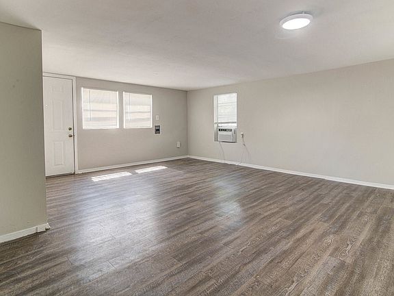 4th image of 4908 Lynnwood St #B