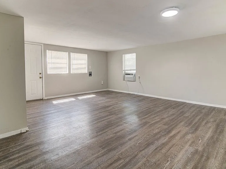 4908 Lynnwood St #B — Photo 4