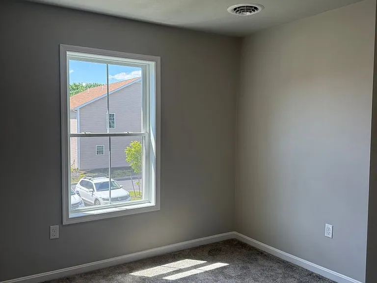 646 N College St — Photo 8