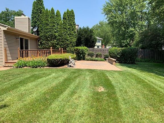 3rd image of 919 Aspen Dr