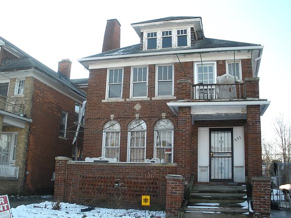 4th image of 637 W Brentwood St