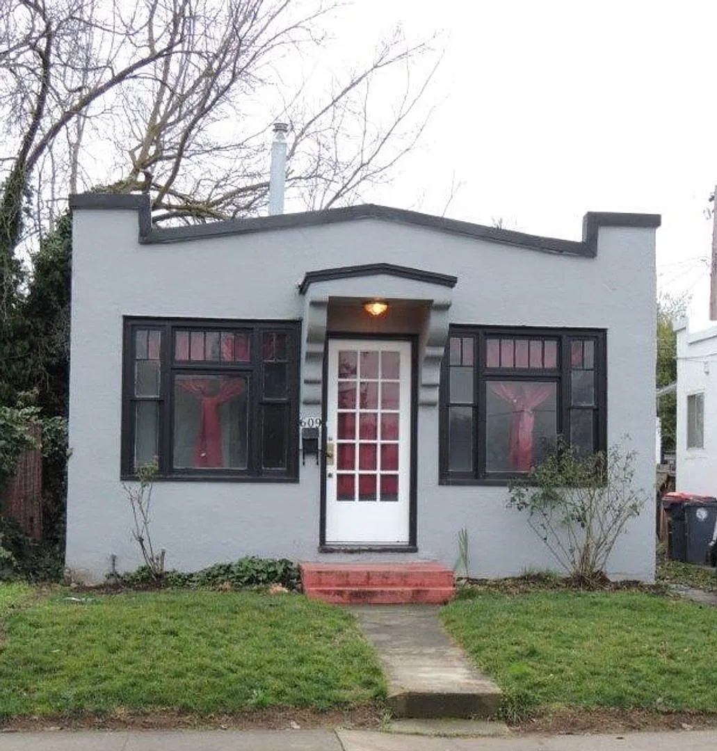2 bedroom house — Photo 1