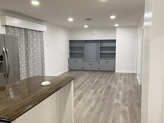 4th image of 204 Tiger Dr