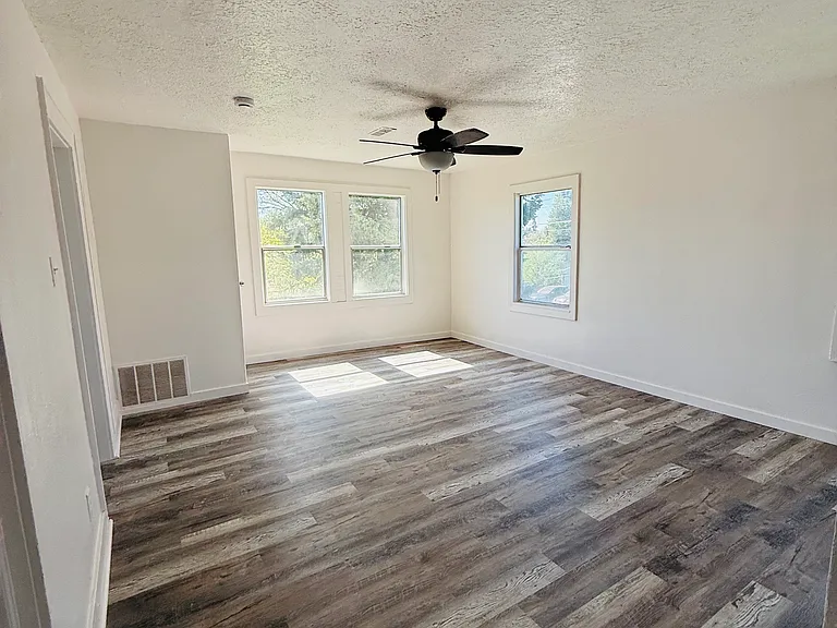 10306 SE Harold St — Photo 1
