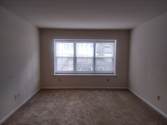 3rd image of 94 Rexford Dr