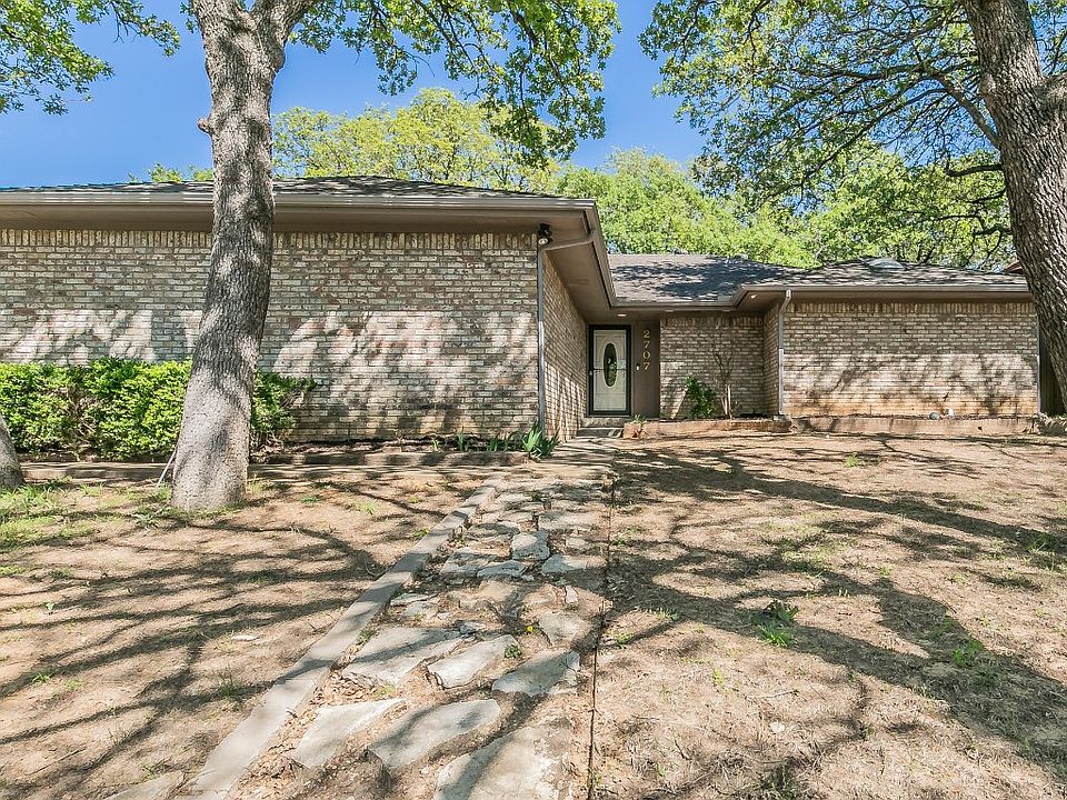 1st image of 2707 Woodshire Dr