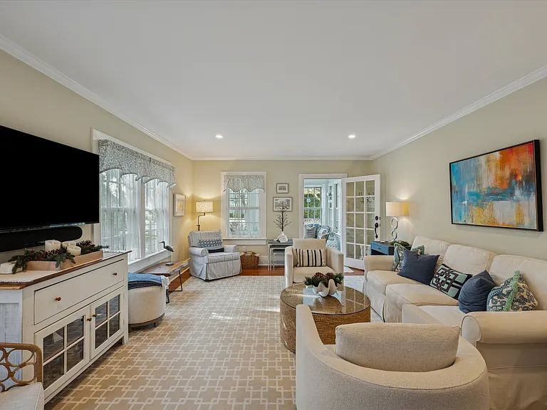 50 Lamb Ave — Photo 4