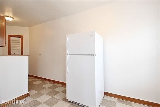 6306 S Artesian Ave Apartments Chicago Kitchen_02