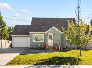 129 Elm St, Combined Locks, WI 54113