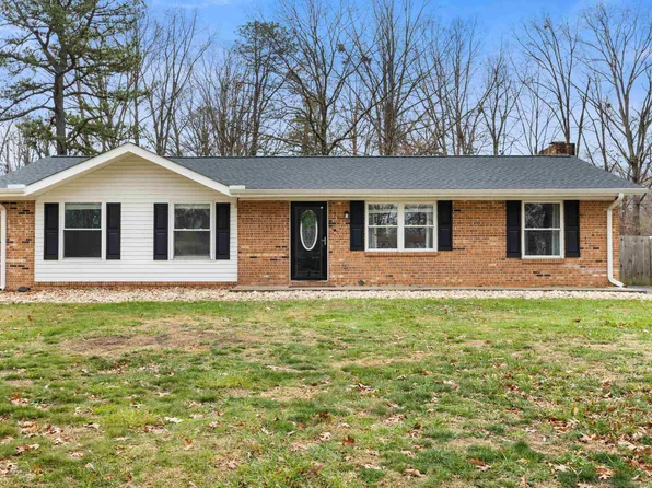 77 Greenway Rd, Stuarts Draft, VA 24477