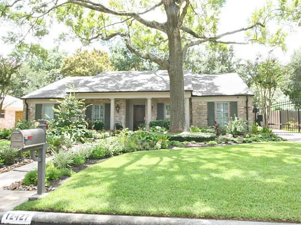 12427 Carriage Hill Dr, Houston, TX 77077