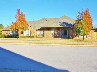 12212 SW 8th Pl, Yukon, OK 73099