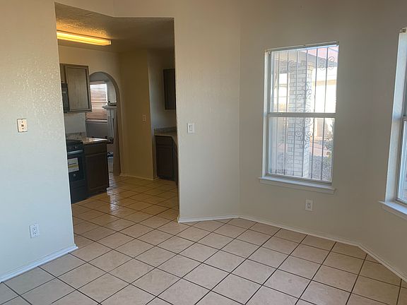 3rd image of 3521 Broken Arrow Dr