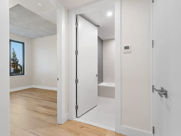 3707 Blackstone Ave #503 — Photo 11