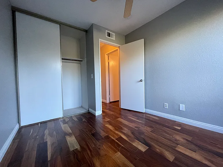 1868 W Phillips Dr — Photo 14