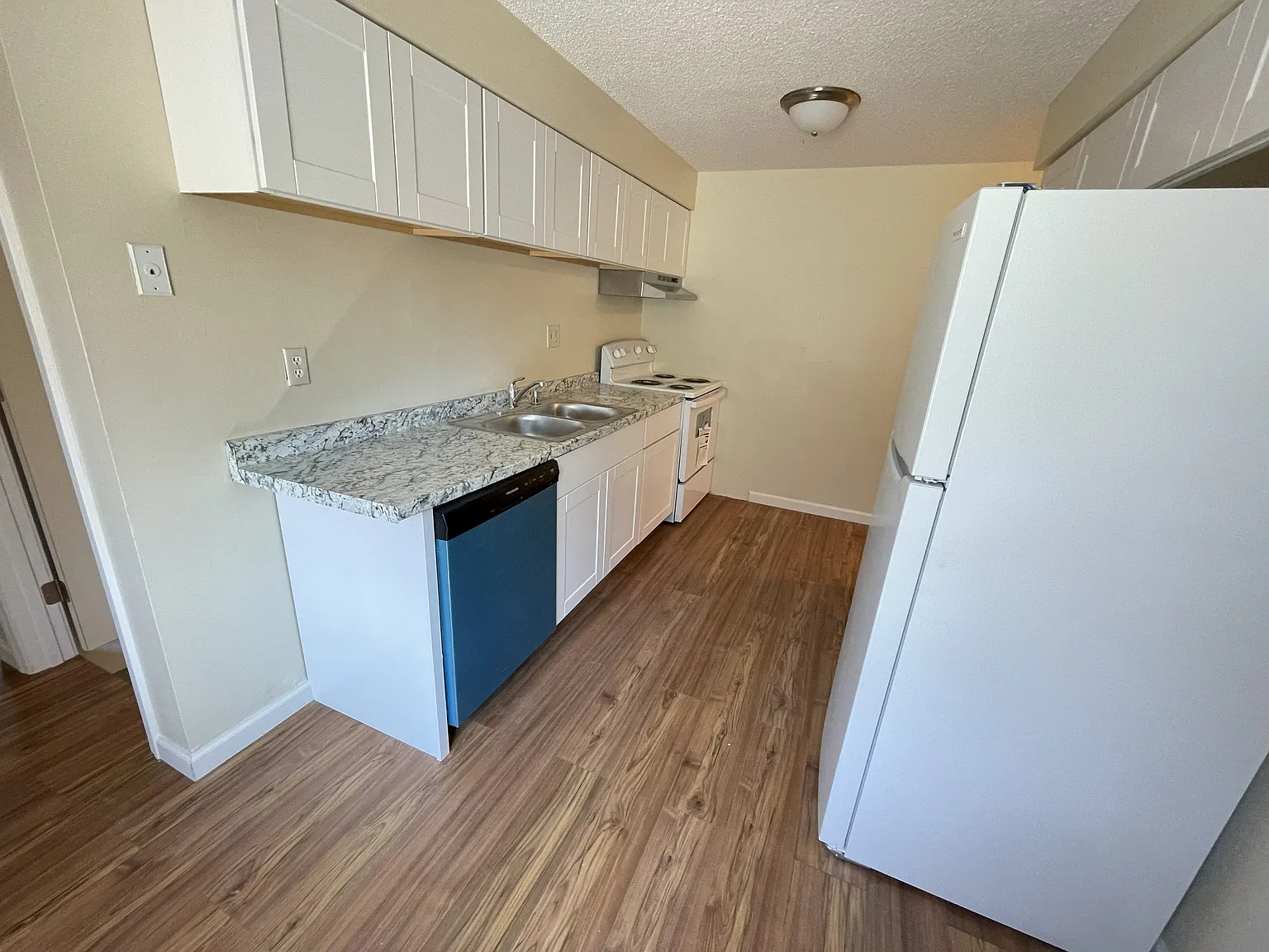 4 bed, 1.5 bath, 1608 sqft, $2,395 — Photo 2