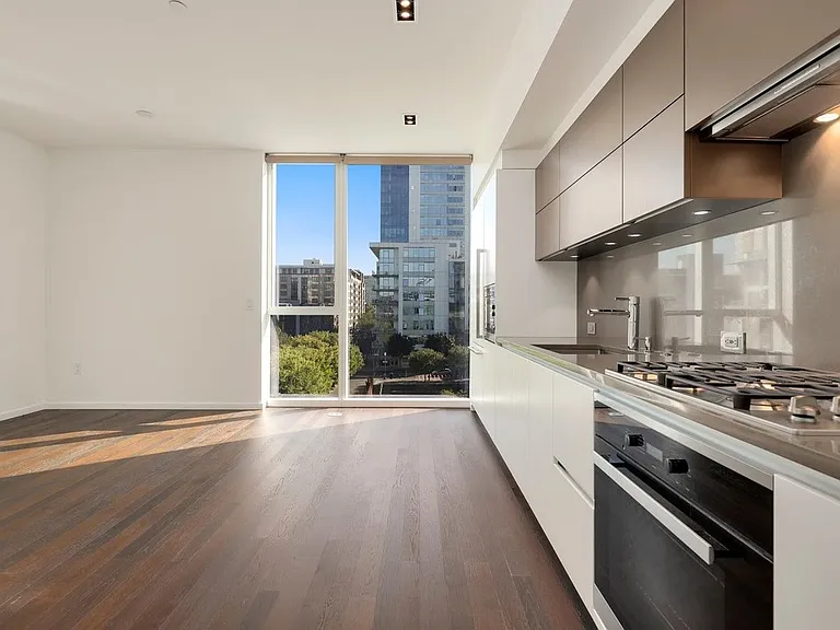 1075 NW Northrup St #420 — Photo 10
