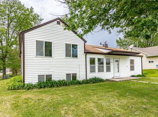 395 S Troy Rd, Robins, IA 52328