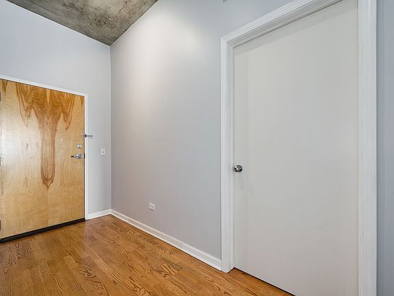 2nd image of 1122 W Catalpa Ave APT 717