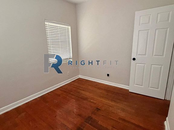 2nd image of 2365 Lantana Ave