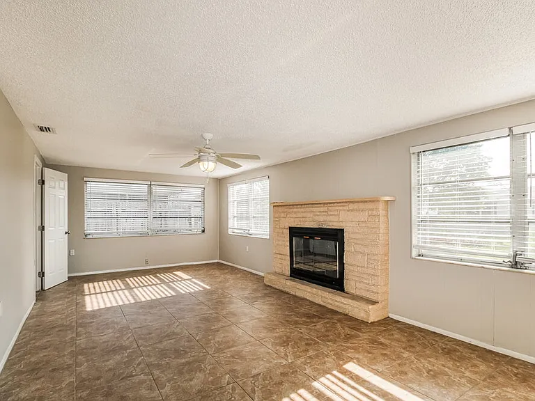 1012 Normandy Blvd — Photo 10